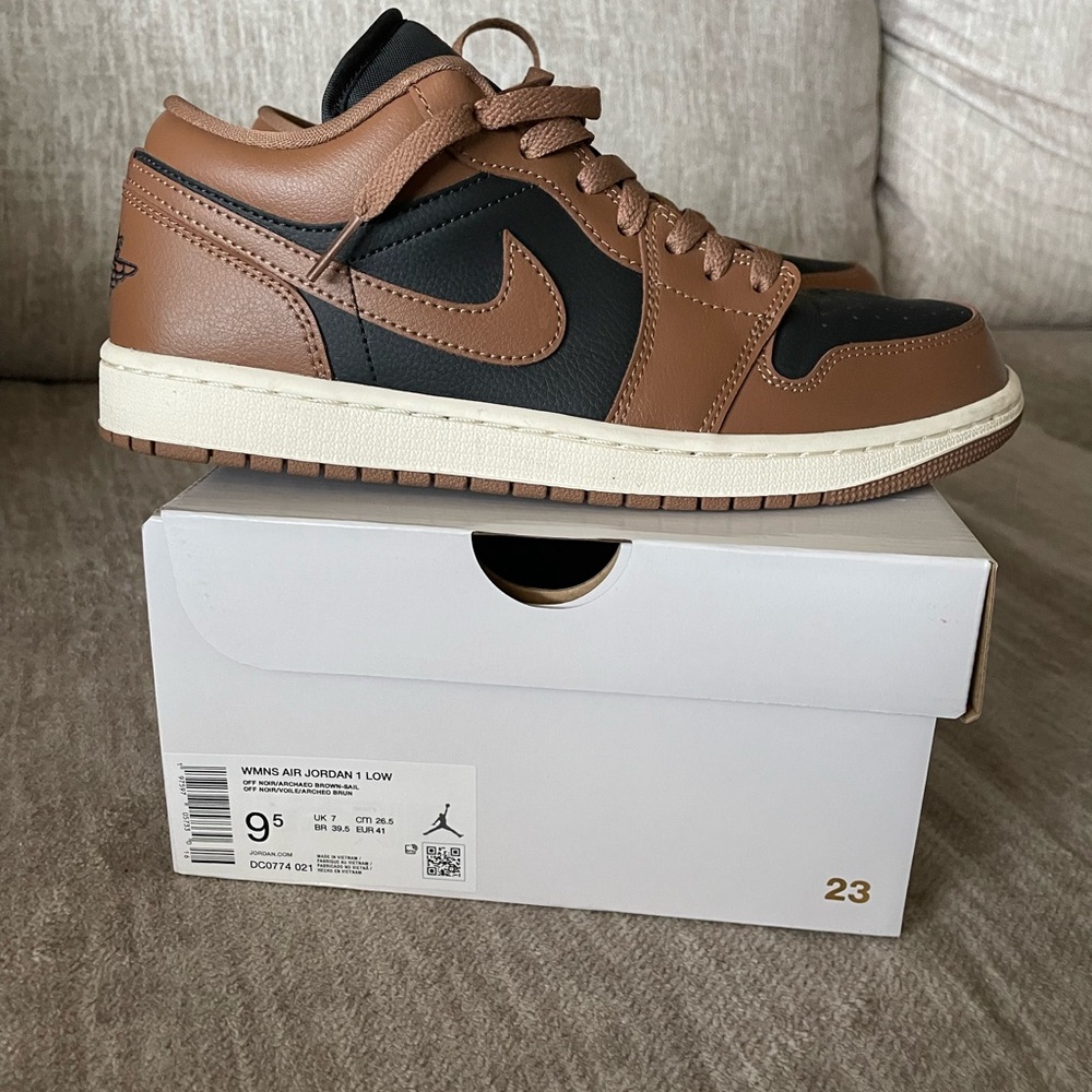 Nike Air Jordan low1 sz 9.5 worn 1 time pd$150